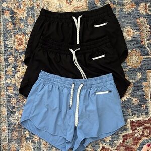 Vuori Women's Clementine 2.0 Short 2.5” in Black and Light Blue